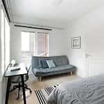 Lakeside Retreat Near The University, With 2 Free Parking Spots Apartament