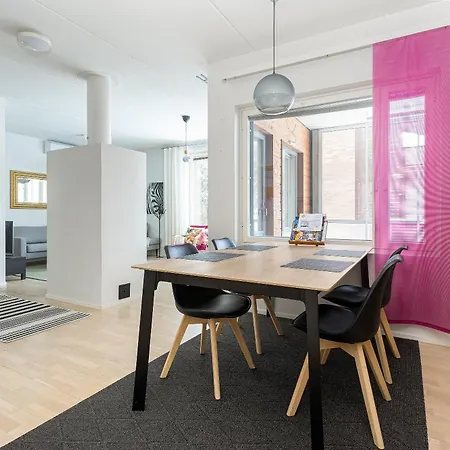 Lakeside Retreat Near The University, With 2 Free Parking Spots *