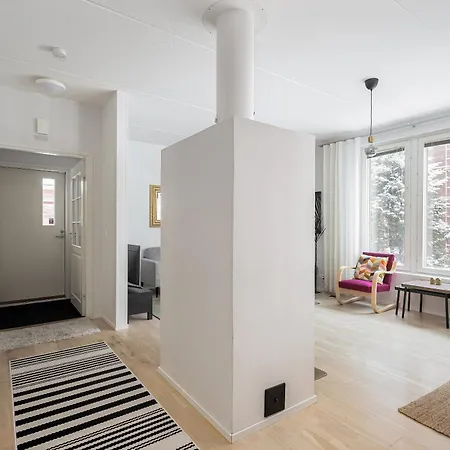 Lakeside Retreat Near The University, With 2 Free Parking Spots