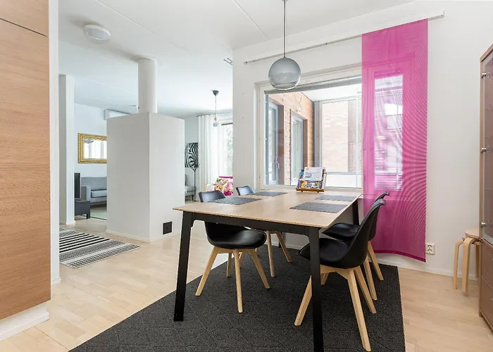 Lakeside Retreat Near The University, With 2 Free Parking Spots *