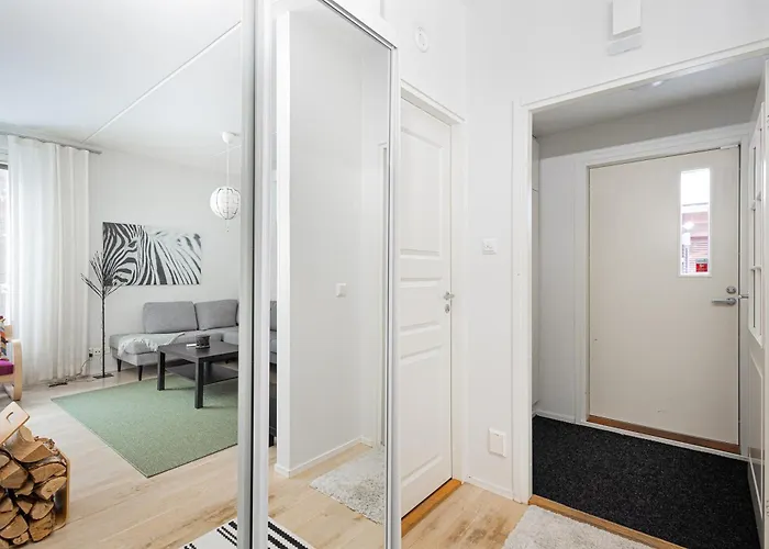 Lakeside Retreat Near The University, With 2 Free Parking Spots *