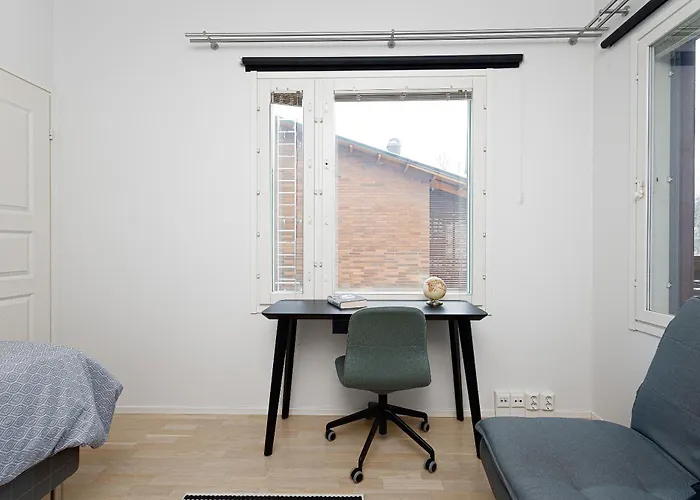 Lakeside Retreat Near The University, With 2 Free Parking Spots *