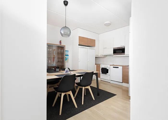 Lakeside Retreat Near The University, With 2 Free Parking Spots * أولو