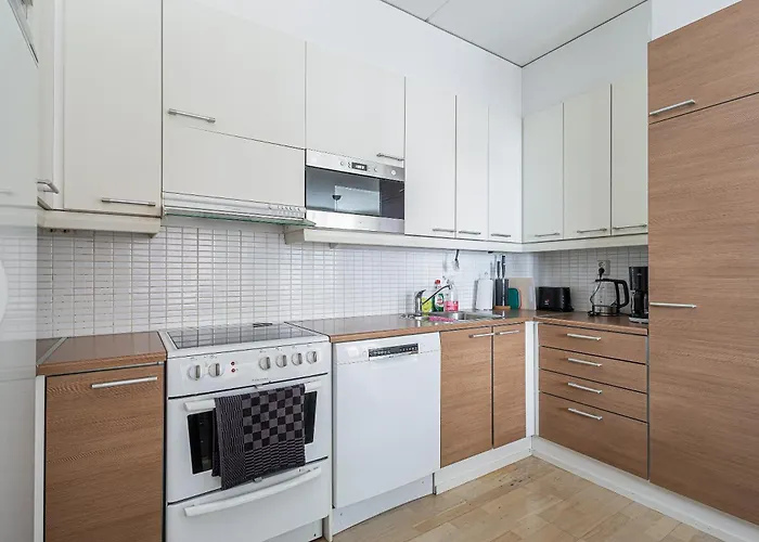 Lakeside Retreat Near The University, With 2 Free Parking Spots شقة