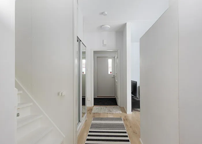 Lakeside Retreat Near The University, With 2 Free Parking Spots *