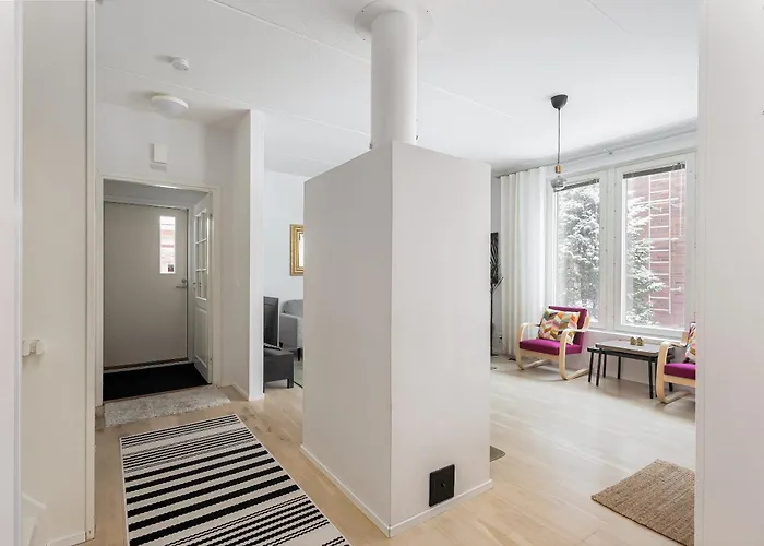 Lakeside Retreat Near The University, With 2 Free Parking Spots